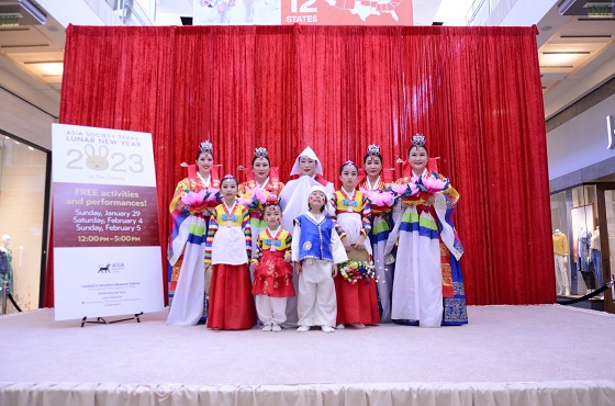 Annual Korean performance at Galleria Houston, Asia Society Texas Center