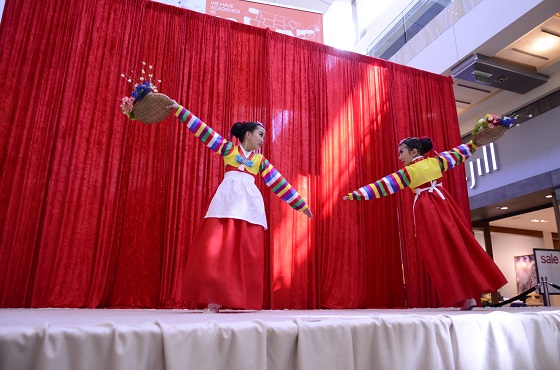 Annual Korean performance at Galleria Houston, Asia Society Texas Center