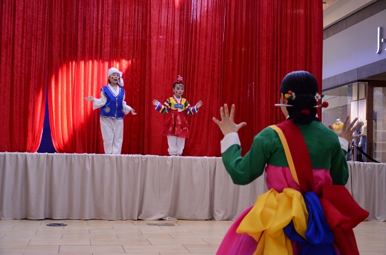 Annual Korean performance at Galleria Houston, Asia Society Texas Center