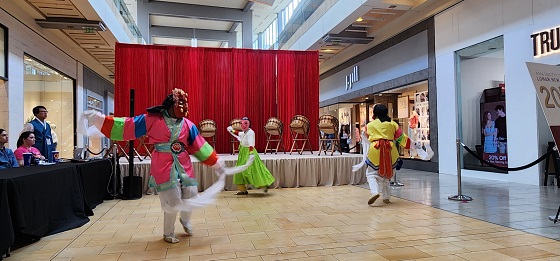Annual Korean performance at Galleria Houston, Asia Society Texas Center