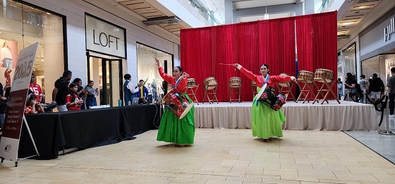 Annual Korean performance at Galleria Houston, Asia Society Texas Center